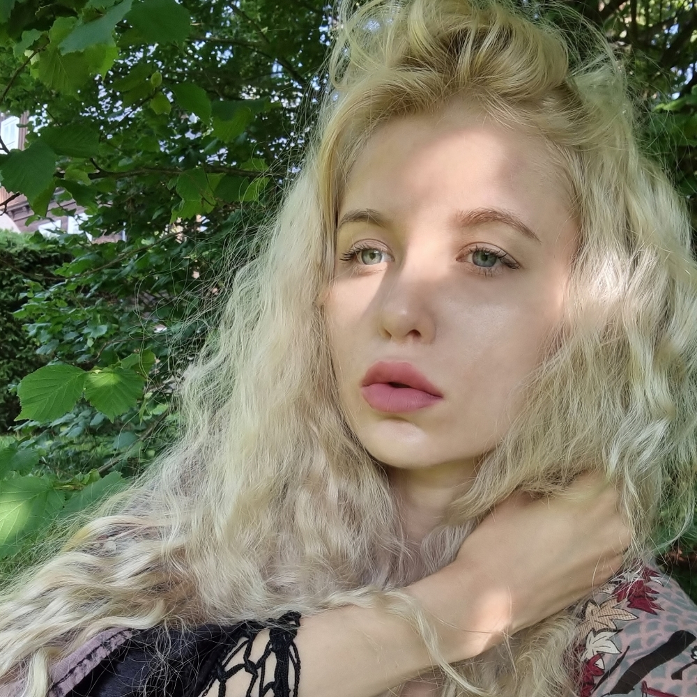 Meet your Posher, Eva